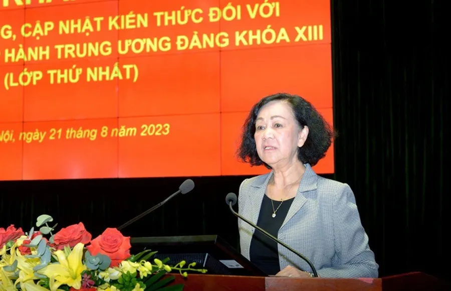 Thường trực Ban Bí thư, Trưởng Ban Tổ chức Trung ương, Trưởng Ban Chỉ đạo Lớp Bồi dưỡng Trương Thị Mai phát buổi tại lễ khai giảng. Ảnh: VOV