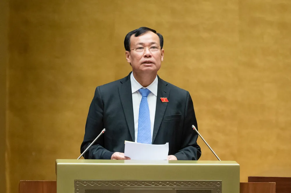 Chủ nhiệm Ủy ban Quốc phòng và An ninh Lê Tấn Tới báo cáo tại phiên họp. Ảnh: QH Chủ nhiệm Ủy ban Quốc phòng và An ninh Lê Tấn Tới báo cáo tại phiên họp. Ảnh: QH
