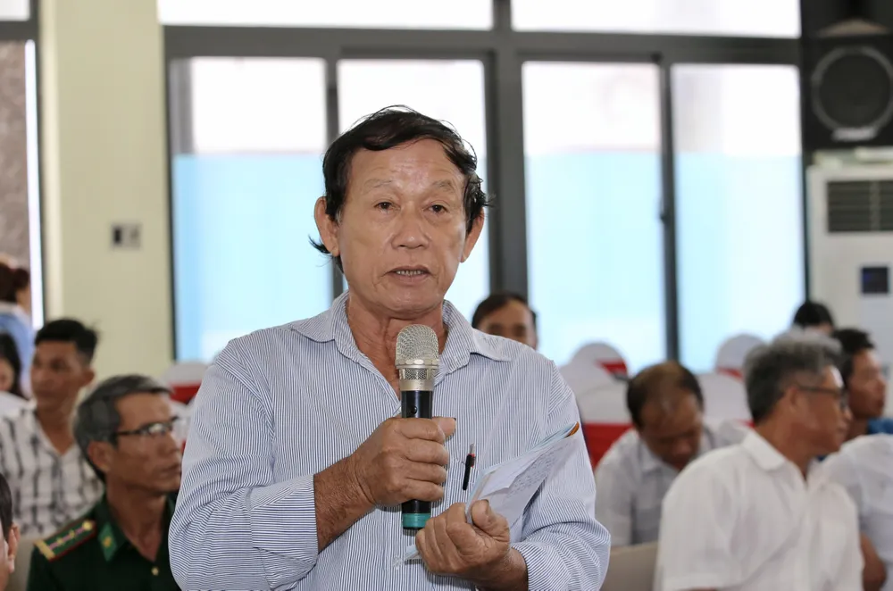 Nhiều ngư dân đã đặt câu hỏi cho lãnh đạo tỉnh về các vấn đề gặp phải trong quá trình vươn khơi như đối phó khi bị tàu lạ tấn công ra sao, tình hình giá cá thấp khiến đời sống gặp nhiều khó khăn... Nhiều ngư dân đã đặt câu hỏi cho lãnh đạo tỉnh về các vấn đề gặp phải trong quá trình vươn khơi như đối phó khi bị tàu lạ tấn công ra sao, tình hình giá cá thấp khiến đời sống gặp nhiều khó khăn...