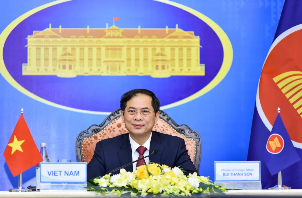 Bộ trưởng Bộ Ngoại giao Bùi Thanh Sơn trong một lần tham dự Hội nghị Bộ trưởng Ngoại giao ASEAN. Ảnh: VNA Bộ trưởng Bộ Ngoại giao Bùi Thanh Sơn trong một lần tham dự Hội nghị Bộ trưởng Ngoại giao ASEAN. Ảnh: VNA