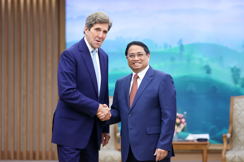 Thủ tướng Phạm Minh Chính tiếp Đặc phái viên của Tổng thống Mỹ về Khí hậu John Kerry. Ảnh: TTXVN