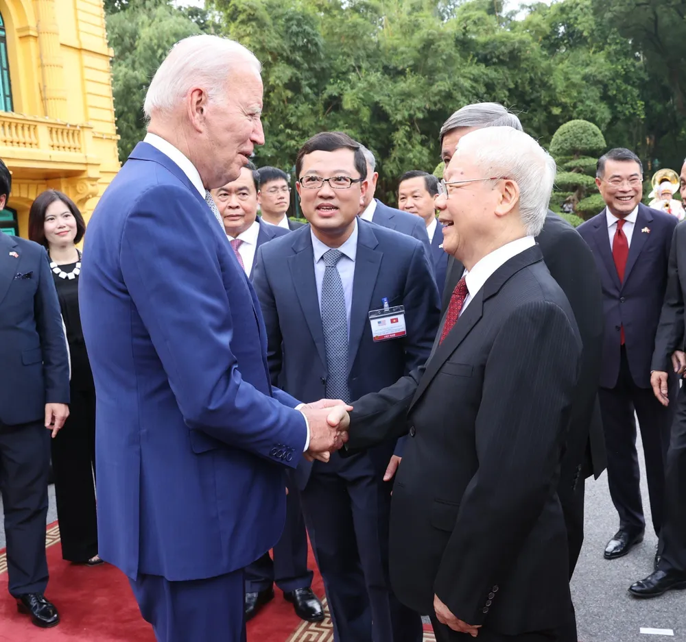 Tổng Bí thư Nguyễn Phú Trọng đón Tổng thống Mỹ Joe Biden. Ảnh: TTXVN