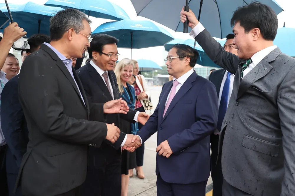 Bộ trưởng, Chủ nhiệm Văn phòng Chính phủ Trần Văn Sơn tiễn Thủ tướng lên đường dự Phiên thảo luận chung cấp cao Khóa 78 Đại hội đồng Liên hợp quốc - Ảnh: VGP/Nhật Bắc thu-tuong-pham-minh-chinh-lien-hop-quoc-my+-1.jpg