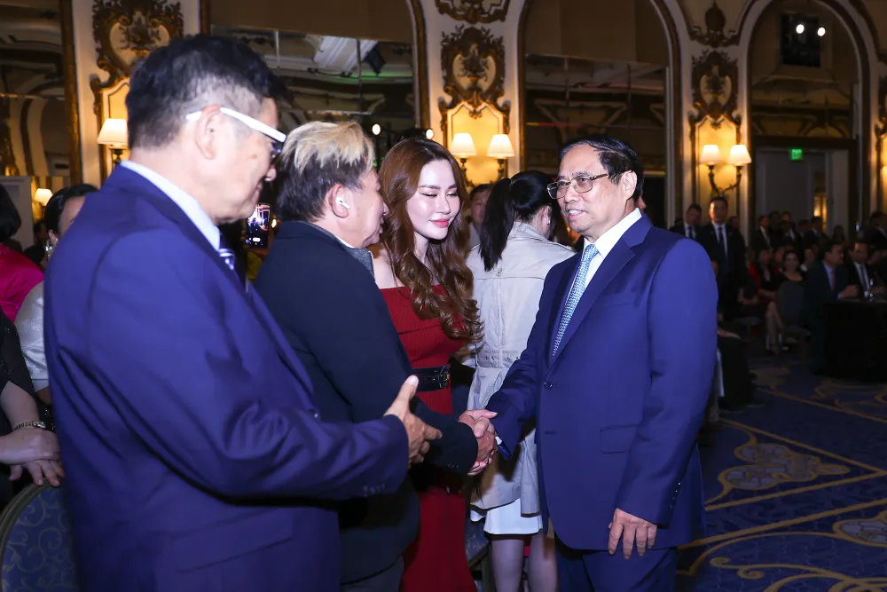 Cộng đồng kiều bào Mỹ có khoảng 2,2 triệu người, đông nhất thế giới. Ảnh: VGP thu-tuong-pham-minh-chinh-gap-kieu-bao-tai-my-3.jpg