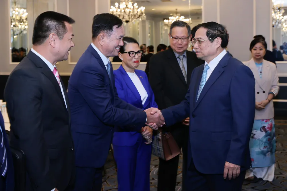 Thủ tướng Phạm Minh Chính đã ăn sáng, làm việc với một số doanh nghiệp Việt kiều tiêu biểu tại Mỹ. Ảnh: VGP thu-tuong-pham-minh-chinh-gap-go-doanh-nghiep-tieu-bieu-tai-my.jpg