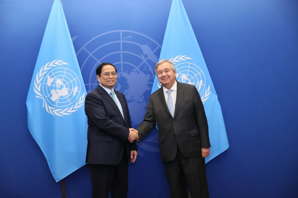 Thủ tướng Phạm Minh Chính gặp Tổng Thư ký Liên hợp quốc Antonio Guterres tại Trụ sở Liên Hợp Quốc. Ảnh: VGP Thủ tướng Phạm Minh Chính gặp Tổng Thư ký Liên hợp quốc Antonio Guterres