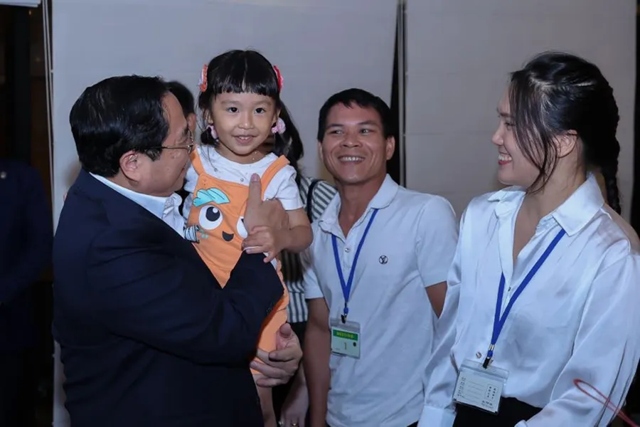 Thủ tướng trò chuyện, thăm hỏi cộng đồng người Việt Nam tại Brazil và một số nước Nam Mỹ - Ảnh: VGP thu-tuong-tham-brazil.jpeg