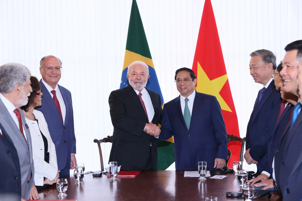 Sau lễ đón chính thức, Thủ tướng Phạm Minh Chính hội đàm với Tổng thống Luiz Inacio Lula da Silva. Ảnh: VGP thu-tuong-hoi-dam-tong-thong-brazil-1.jpeg