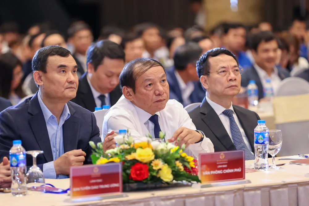 Các đại biểu tham dự tại chương trình. Ảnh: VGP thu-tuong-ngay-chuyen-doi-so-quoc-gia-2.jpg