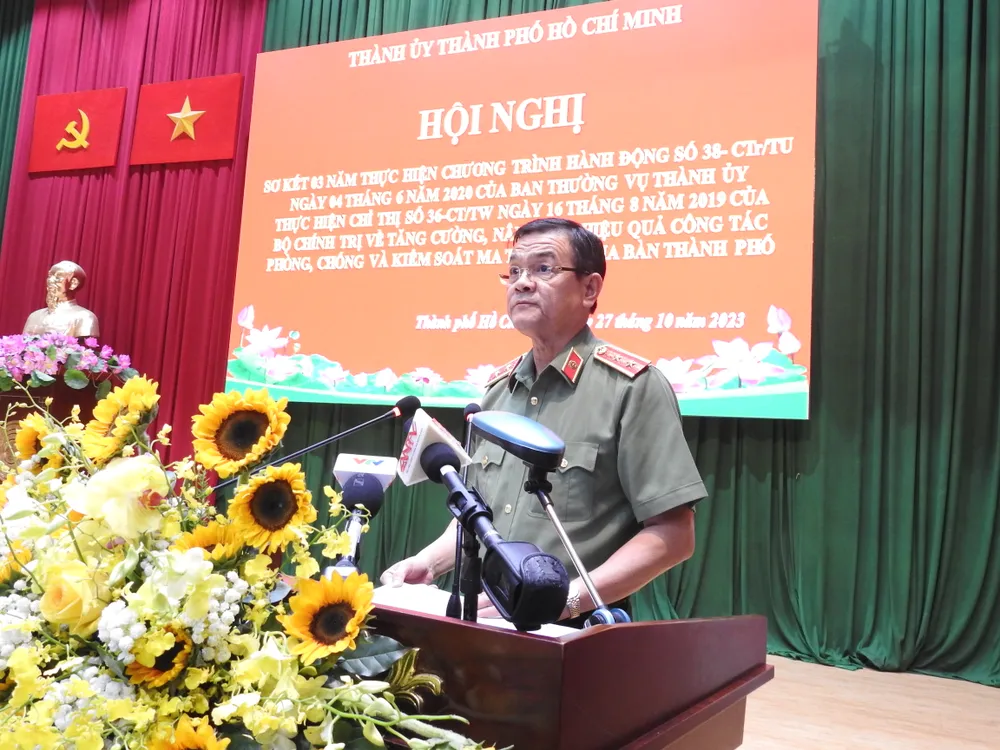 Trung tướng Lê Hồng Nam, Giám đốc Công an TP.HCM phát biểu tại hội nghị. Ảnh: NT cong-an-tpchm-noi-ve-toi-pham-ma-tuy-trong-giai-doan-hien-nay-4-6502-5524-1707.jpg