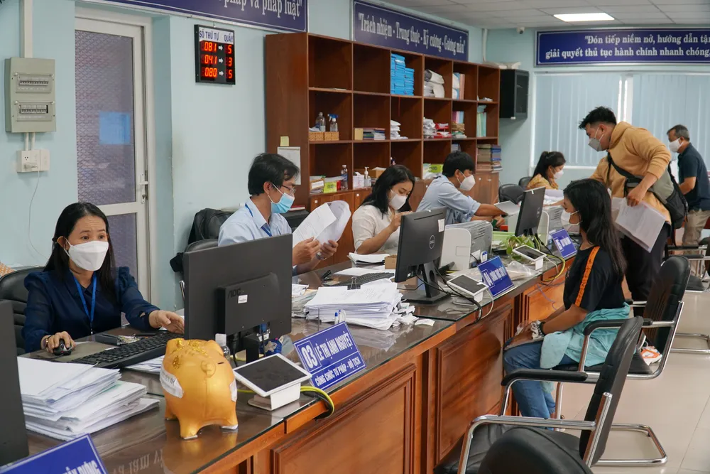 TP.HCM đang xây dựng đề án về nền công vụ TP.HCM hiệu lực, hiệu quả để phục vụ nhân dân và kiến tạo phát triển. Ảnh: BẢO PHƯƠNG Phải truy người cố ý làm sai, bảo vệ được người làm đúng-hiep-binh-chanh-3.JPG