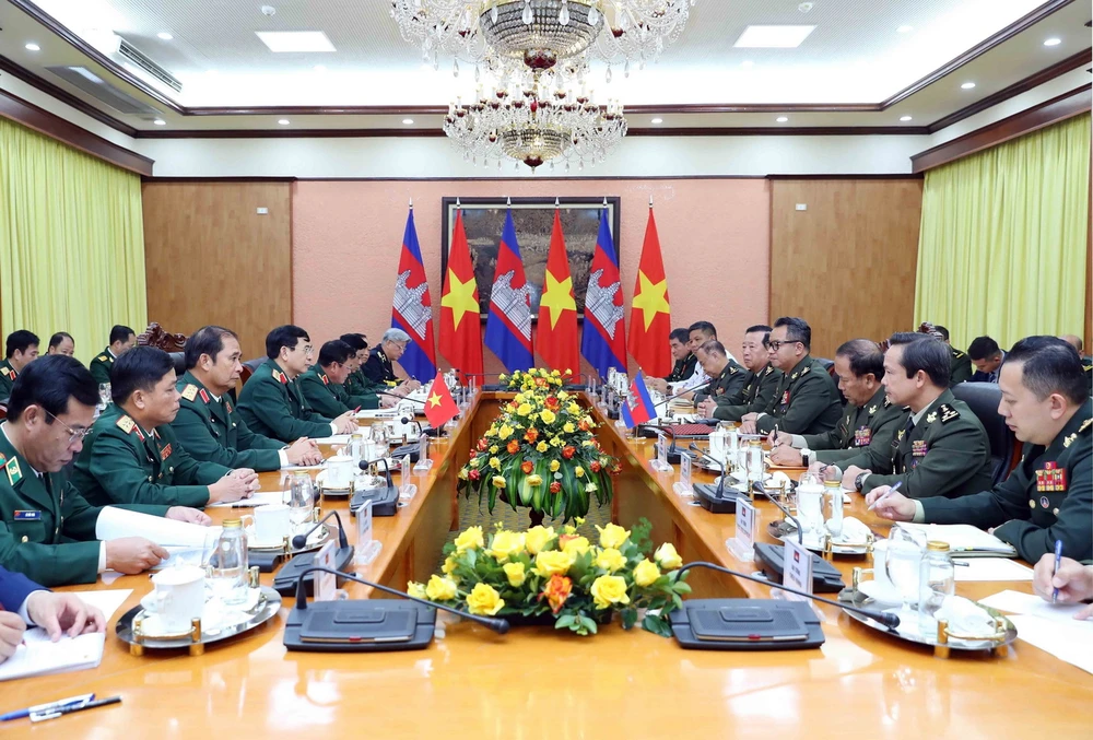 BO-TRUONG-PHAN-VAN-GIANG-TIEP-BO-TRUONG-QUOC-PHONG-CAMPUCHIA (2).jpg