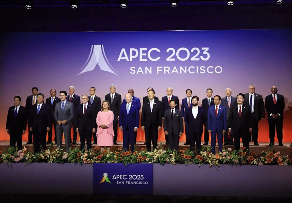 Chủ tịch nước Võ Văn Thưởng với các Nhà lãnh đạo kinh tế APEC. Ảnh: TTXVN Chủ tịch nước Võ Văn Thưởng kết thúc tốt đẹp chuyến công tác đến Mỹ dự APEC