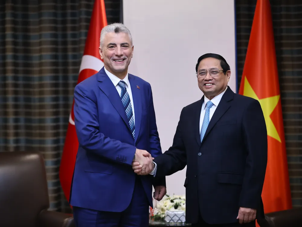 Thủ tướng Phạm Minh Chính tiếp Bộ trưởng Thương mại Thổ Nhĩ Kỳ Omer Bolat. Ảnh: VGP 1-viet-nam-la-doi-tac-kinh-te-uu-tien-hang-dau-cua-tho-nhi-ky-tai-khu-vuc-chau-a-thai-binh-duong.jpg