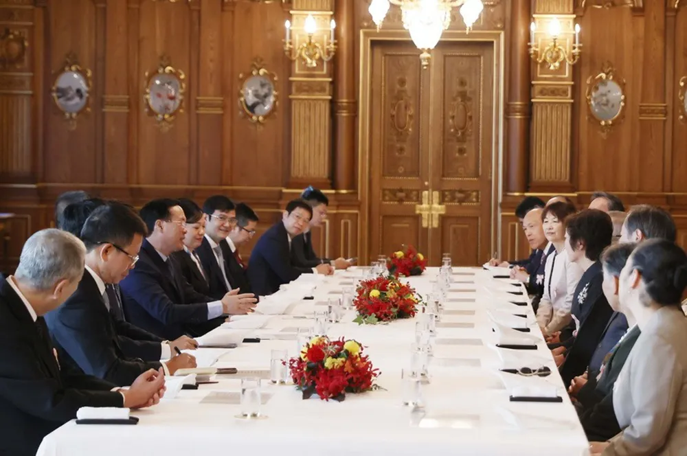 Chủ tịch nước Võ Văn Thưởng và Phu nhân gặp gỡ, cùng ăn sáng với đại diện gia đình homestay Nhật. Ảnh: TTXVN chu-tich-nuoc-vo-van-thuong-moi-luong-duyen-viet-nam-nhat-ban-3.jpg