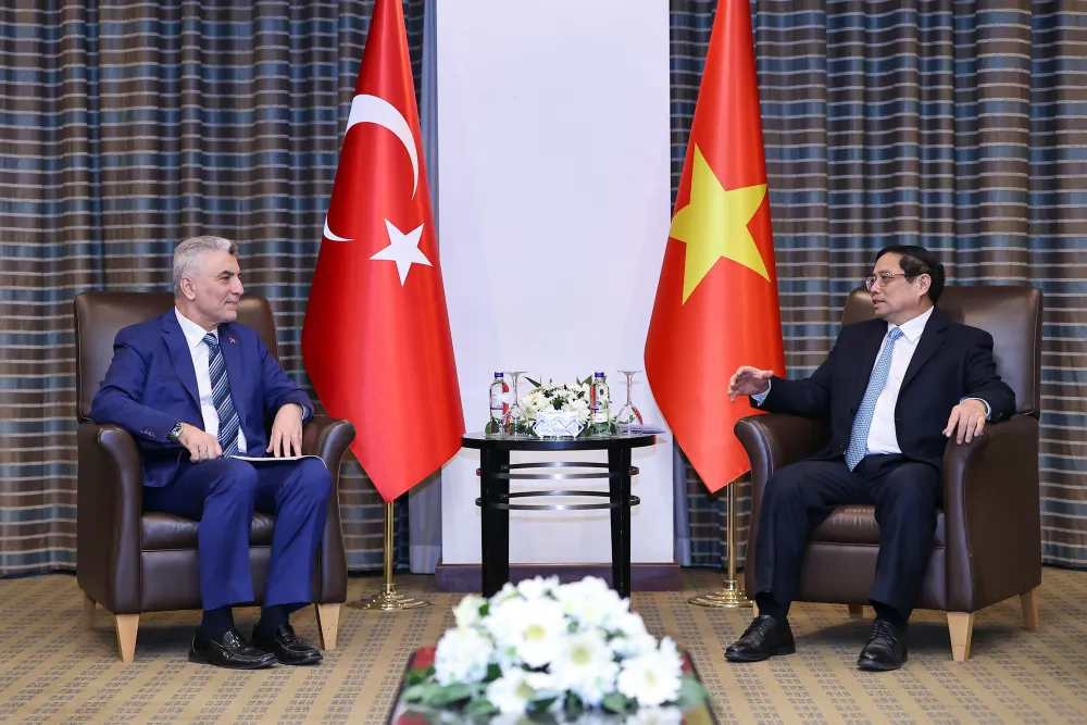 Bộ trưởng khẳng định Việt Nam là đối tác kinh tế ưu tiên hàng đầu của Thổ Nhĩ Kỳ tại khu vực châu Á - Thái Bình Dương. Ảnh: VGP thu-tuong-pham-minh-chinh-gap-bo-truong-thuong-mai-tho-nhi-ky.jpg