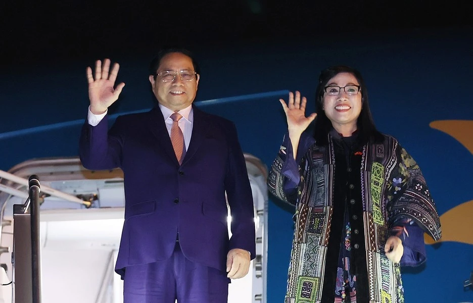 Thủ tướng Phạm Minh Chính và Phu nhân Lê Thị Bích Trân đến Thủ đô Ankara, bắt đầu thăm chính thức Thổ Nhĩ Kỳ. Ảnh: TTXVN Thủ tướng Phạm Minh Chính và Phu nhân đã đến Thổ Nhĩ Kỳ