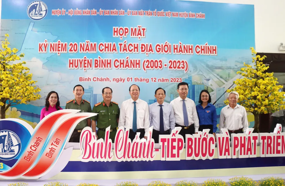 hop-mat-20-nam-binh-chanh.jpg