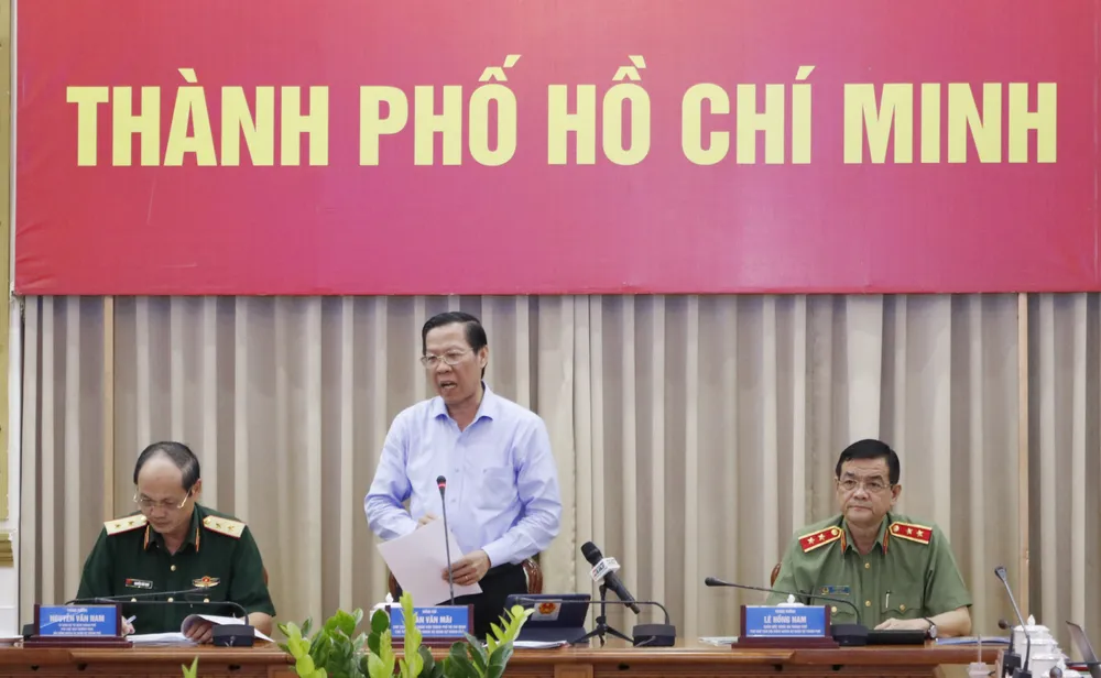 Chủ tịch TP.HCM: Không để ai trục lợi chính sách mổ mắt cho công dân nhập ngũ