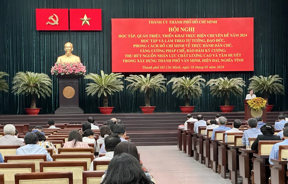 Muốn người dân ‘mở miệng’, lãnh đạo phải biết lắng nghe