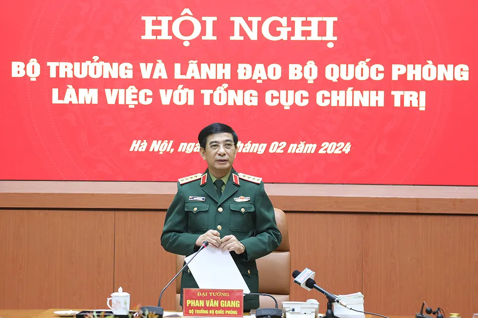 Đại tướng Phan Văn Giang, Phó Bí thư Quân ủy Trung ương, Bộ trưởng Bộ Quốc phòng, phát biểu tại hội nghị. Ảnh: BQP Tổng cục Chính trị tập trung xây dựng quy hoạch cán bộ các cấp nhiệm kỳ mới