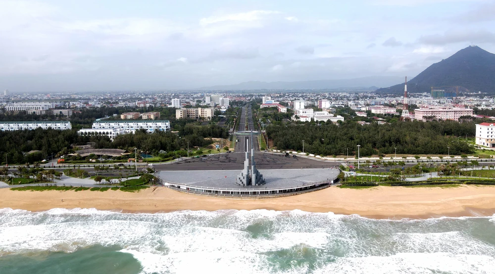 Phú Yên luôn đồng hành cùng các nhà đầu tư-thap-nghinh-phong-phu-yen.jpg