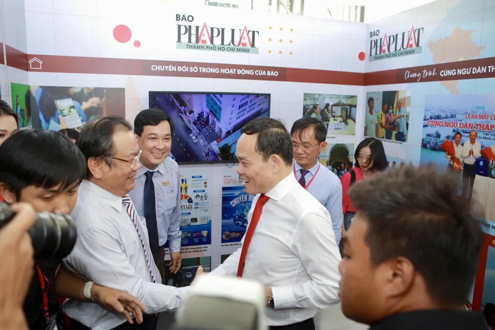 Báo chí: Thông tin chủ lưu trong không gian số