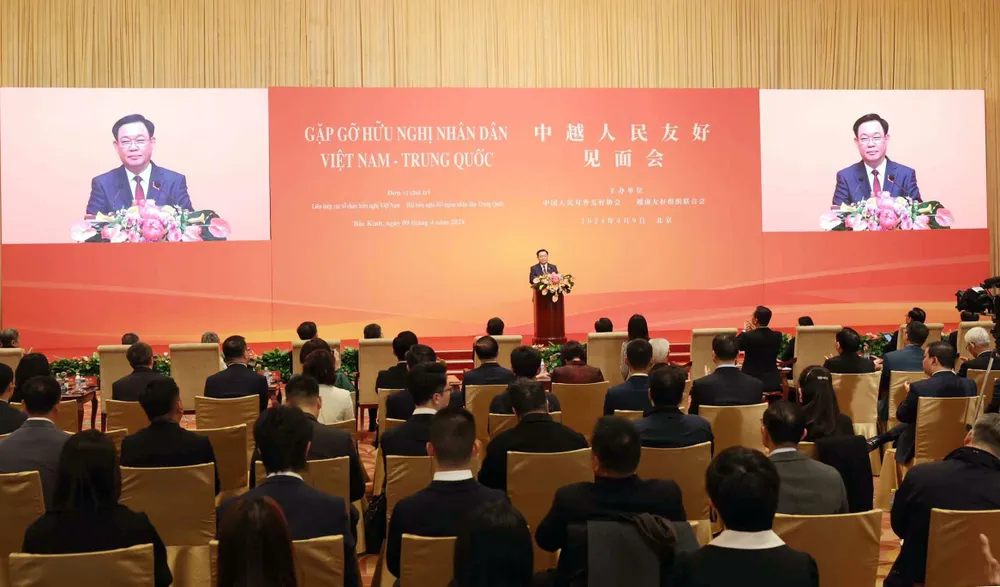 Chủ tịch Quốc hội Vương Đình Huệ phát biểu tại chương trình gặp gỡ. Ảnh: NHAN SÁNG/TTXVN 2-chu-tich-quoc-hoi-vuong-dinh-hue-chia-se-ve-tinh-huu-nghi-viet-trung.jpeg