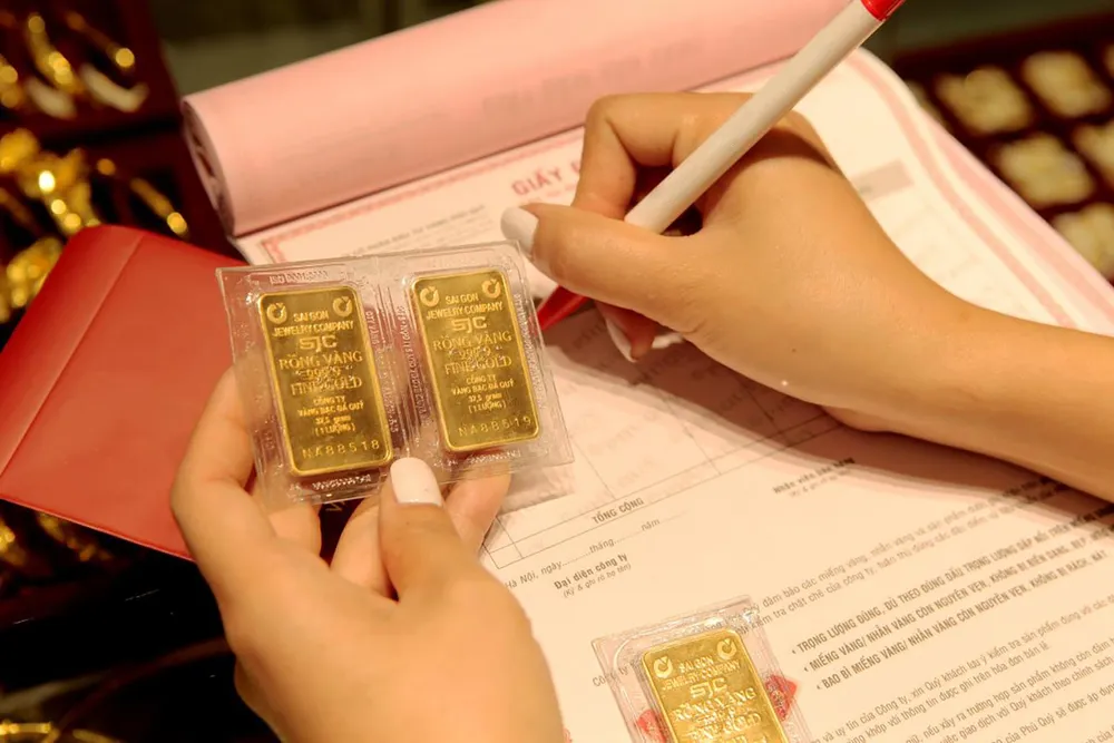 Thủ tướng yêu cầu thanh tra, xử lý nghiêm việc buôn lậu, thổi giá vàng. Thủ tướng yêu cầu thanh tra, xử lý nghiêm việc buôn lậu, thổi giá vàng