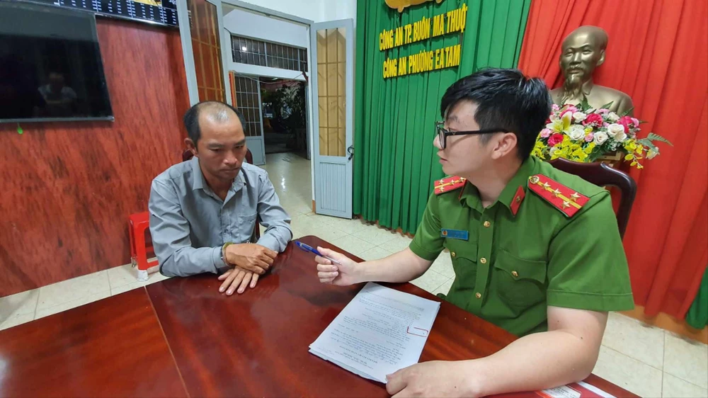 Bị can Ngô Văn Quyết tại cơ quan công an. Ảnh: S.Đ Mượn đất rồi đem bán để chiếm đoạt tiền tỉ