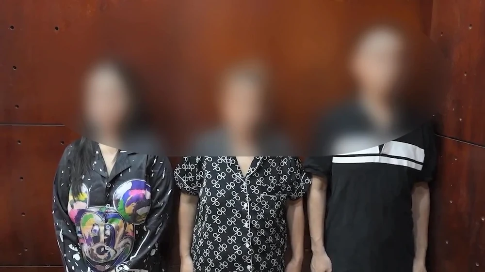 Ba người bị khởi tố về tội cướp giật tài sản. Ảnh: CA Bắt nhóm chuyên dàn cảnh cướp giật tài sản tại lễ hội ở trung tâm TP.HCM