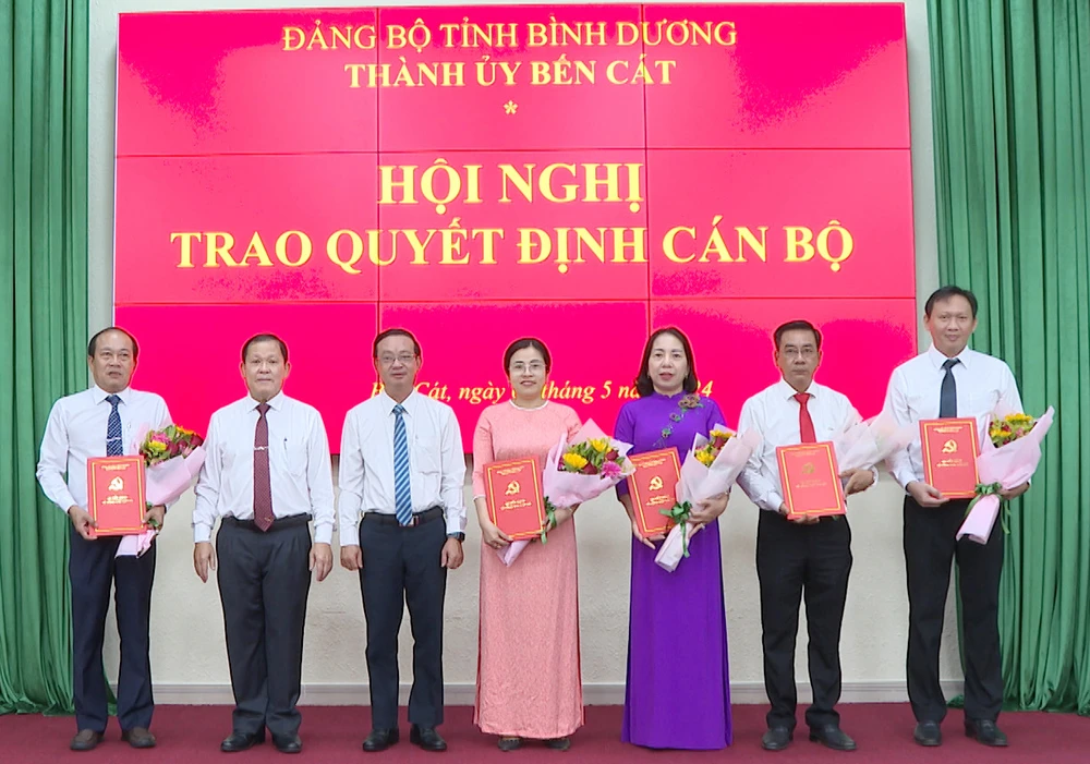 Bản tin nhân sự: Điều động, bổ nhiệm nhiều lãnh đạo các tỉnh, thành phố