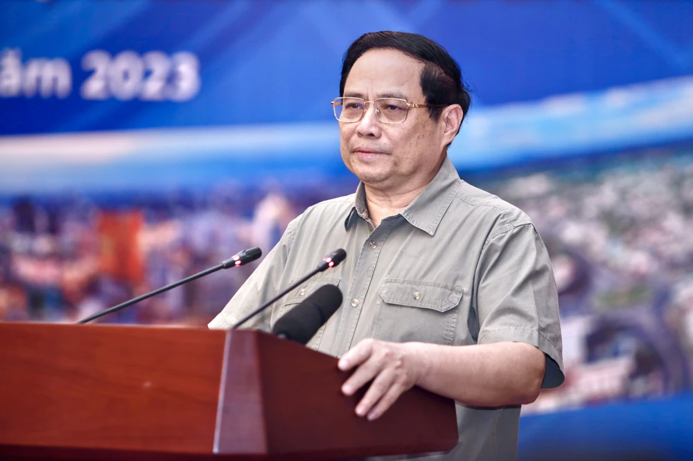 Thủ tướng yêu cầu tập trung phát triển hệ thống kết cấu hạ tầng đồng bộ, hiện đại, thông minh để mở rộng không gian phát triển cho vùng Đông Nam Bộ. Ảnh: BẢO PHƯƠNG Thủ tướng phê duyệt quy hoạch vùng Đông Nam Bộ, trong đó đến năm 2030 hoàn thành 850 km cao tốc