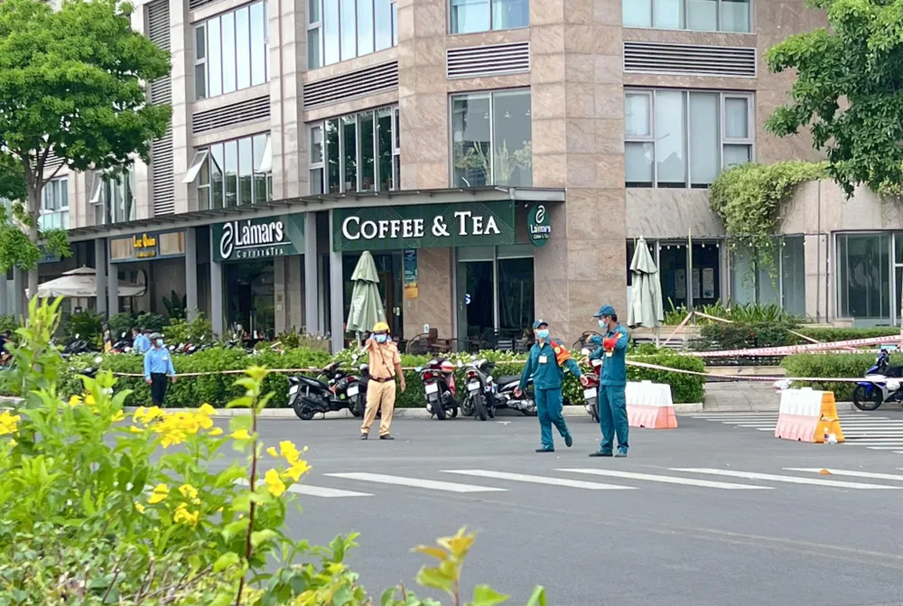 Công an phong tỏa hiện trường, điều tra nguyên nhân vụ việc. Ảnh: TS Nguyên nhân 2 người tử vong, 2 người nguy kịch tại TP Thủ Đức