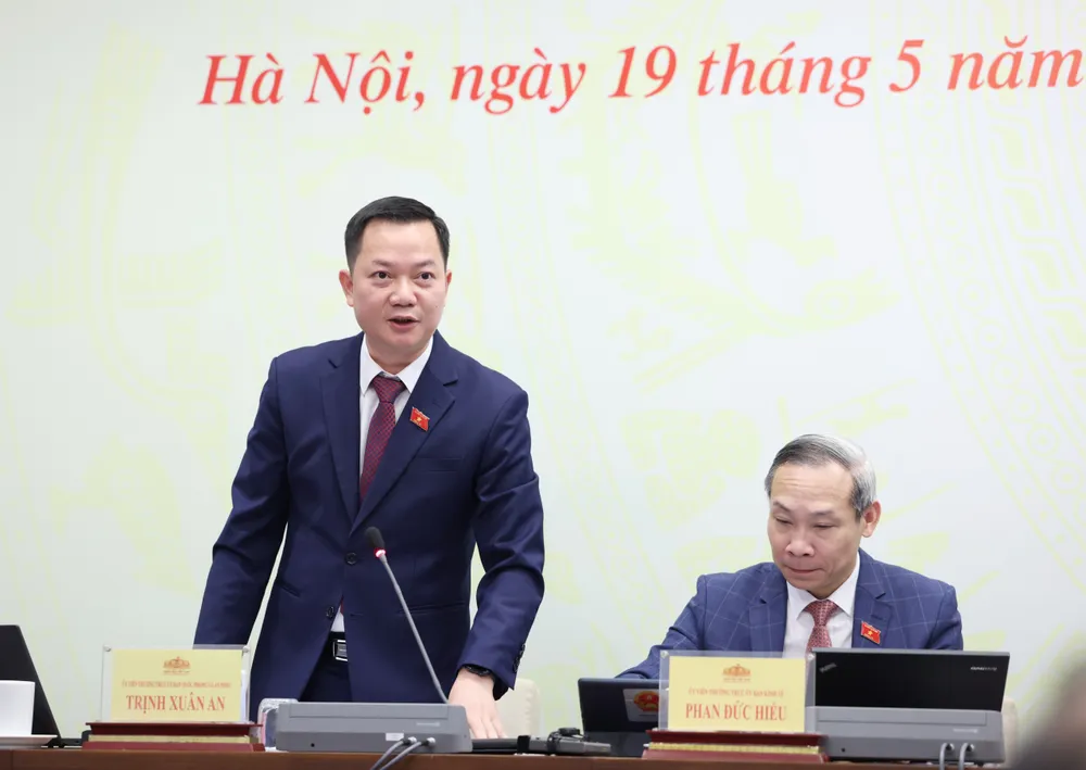 Ủy viên Thường trực Uỷ ban Quốc phòng- An ninh Trịnh Xuân An trả lời tại buổi họp báo. Đa số đại biểu đồng tình cấm tuyệt đối nồng độ cồn với tài xế