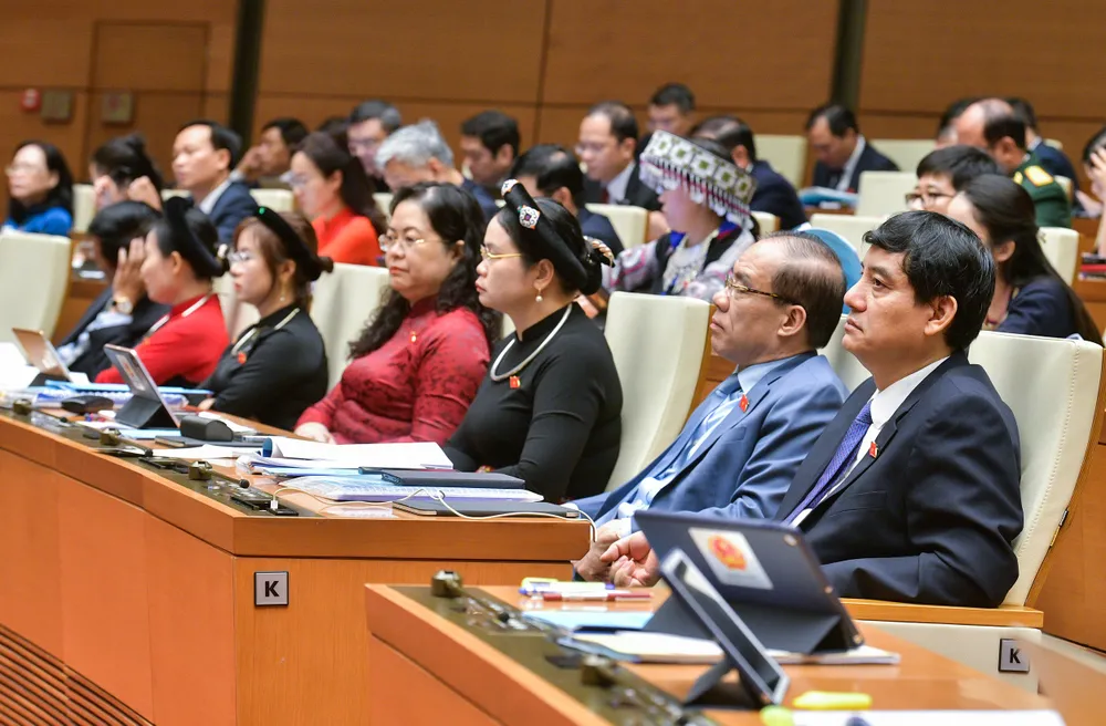 Các đại biểu tại phiên khai mạc Kỳ họp 7, Quốc hội khóa XV. Ảnh: PHẠM THẮNG Uỷ ban Kinh tế: Các ngân hàng lãi lớn trong khi doanh nghiệp khó khăn