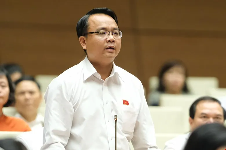 ĐBQH Đặng Hồng Sỹ (Bình Thuận) nêu ý kiến về vấn đề cán bộ sợ sai, sợ trách nhiệm. Ảnh: PHẠM THẮNG Đại biểu Quốc hội: Tình trạng cán bộ sợ sai, sợ trách nhiệm ngày càng trầm trọng