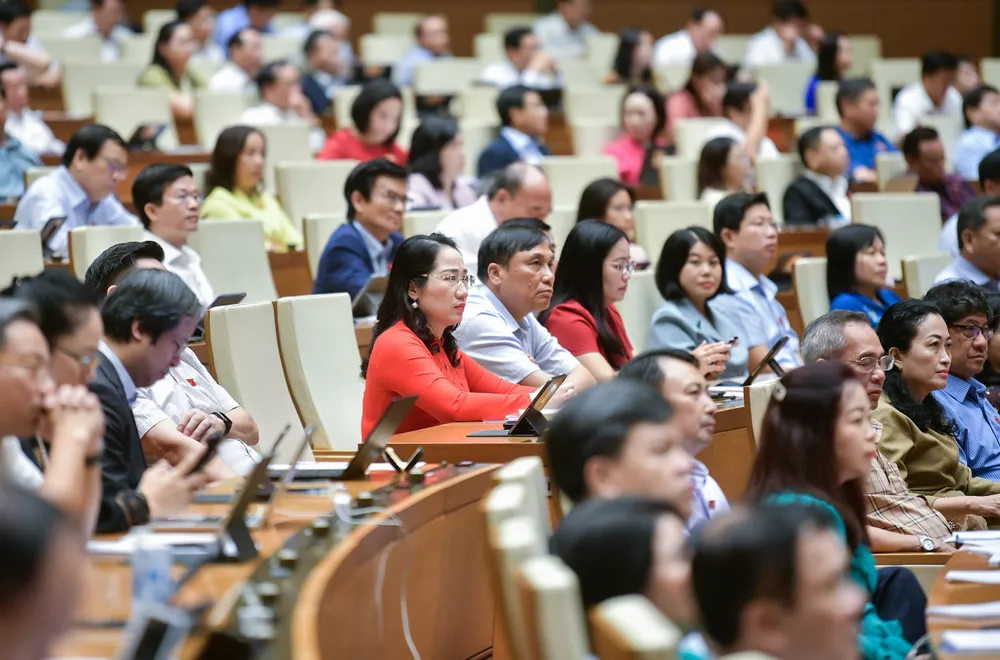 Các đại biểu tại phiên thảo luận sáng 25-5. Ảnh: QH CAC-DAI-BIEU-NGHI-QUYET-43.jpeg