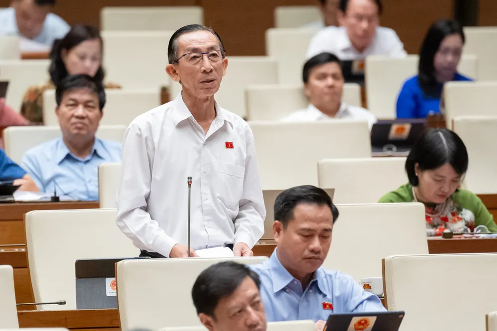 Đại biểu Trần Hoàng Ngân, đoàn TP.HCM. Ảnh: QH đại biểu trần hoàng ngân, TP.HCM không bao giờ quên sự hỗ trợ, chia sẻ của đồng bào cả nước trong dịch COVID-19'