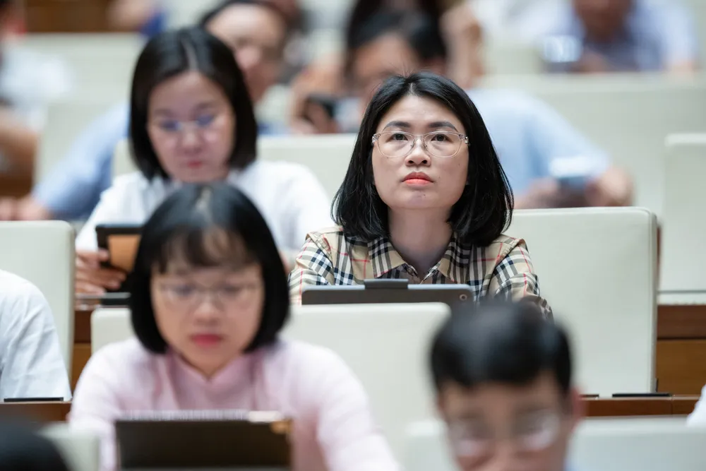 Nhiều đại biểu bày tỏ quan tâm đến vấn đề bảo vệ cán bộ dám nghĩ, dám làm, dám chịu trách nhiệm. Ảnh: PHẠM THẮNG quoc-hoi-khoa-xv.jpg