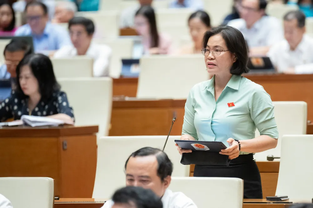 Đại biểu Nguyễn Thị Hồng Hạnh (đoàn TP.HCM). Ảnh: PHẠM THẮNG dai-bieu-de-xuat-thong-qua-luat-bao-hiem-xa-hoi-sua-doi-sau-khi-cai-cach-tien-luong-nguyen-thi-hong-hanh.jpeg