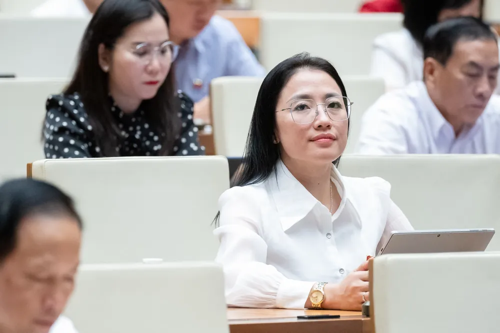 Các đại biểu tham dự tại phiên thảo luận. Ảnh: PHẠM THẮNG Bộ trưởng Quốc phòng Phan Văn Giang: Sản phẩm quốc phòng, an ninh luôn có tính rủi ro cao
