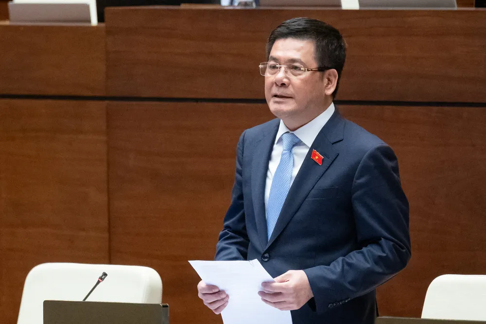 Bộ trưởng Công Thương Nguyễn Hồng Diên cho biết nếu Bộ Y tế khẳng định thuốc lá điện tử, thuốc lá thế hệ mới có hại đến sức khỏe đến mức phải cấm thì Bộ Công Thương ủng hộ. Ảnh: PHẠM THẮNG Bộ Công Thương ủng hộ Bộ Y tế cấm thuốc lá điện tử