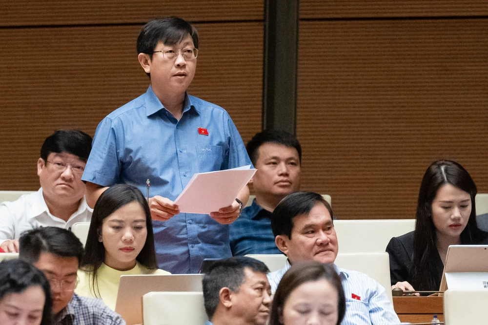 Đại biểu Nguyễn Hữu Thông (đoàn Bình Thuận). Ảnh: PHẠM THẮNG thi-diem-khu-thuong-mai-tu-do-da-nang-can-co-co-che-giam-sat-dac-biet-nguyen-huu-thong.jpg