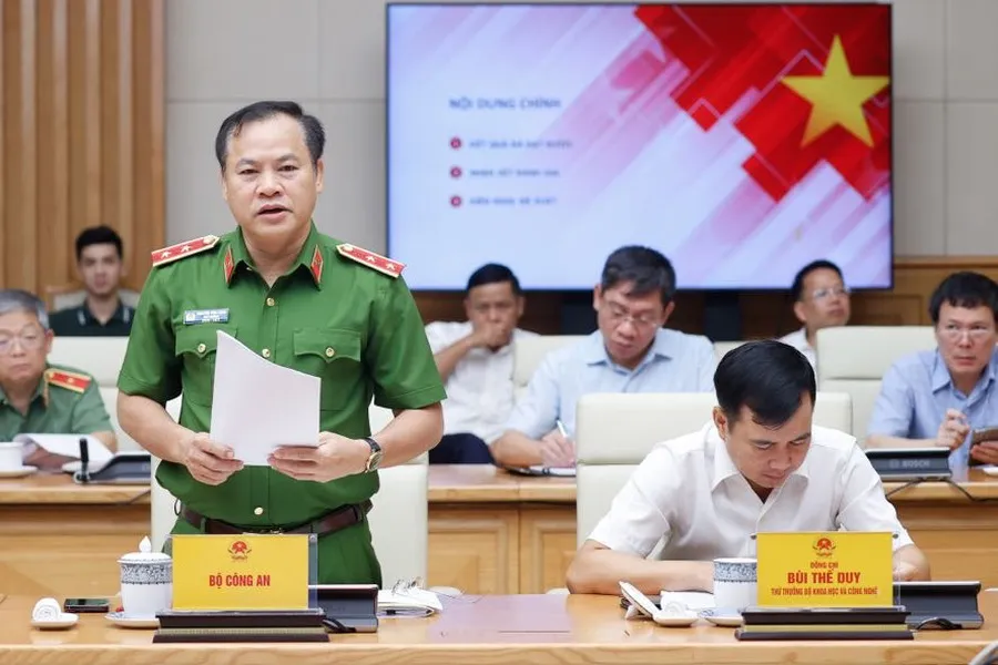 Thứ trưởng Bộ Công an Nguyễn Văn Long. Ảnh: NHẬT BẮC Thứ trưởng Bộ Công an: Triển khai hộ khẩu điện tử giúp tiết kiệm 450 tỉ đồng mỗi tháng