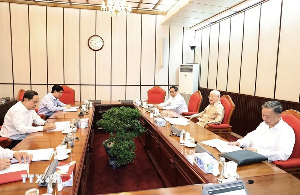Tổng Bí thư Nguyễn Phú Trọng chủ trì cuộc họp lãnh đạo chủ chốt. Ảnh: TTXVN Tổng Bí thư Nguyễn Phú Trọng chủ trì cuộc họp lãnh đạo chủ chốt
