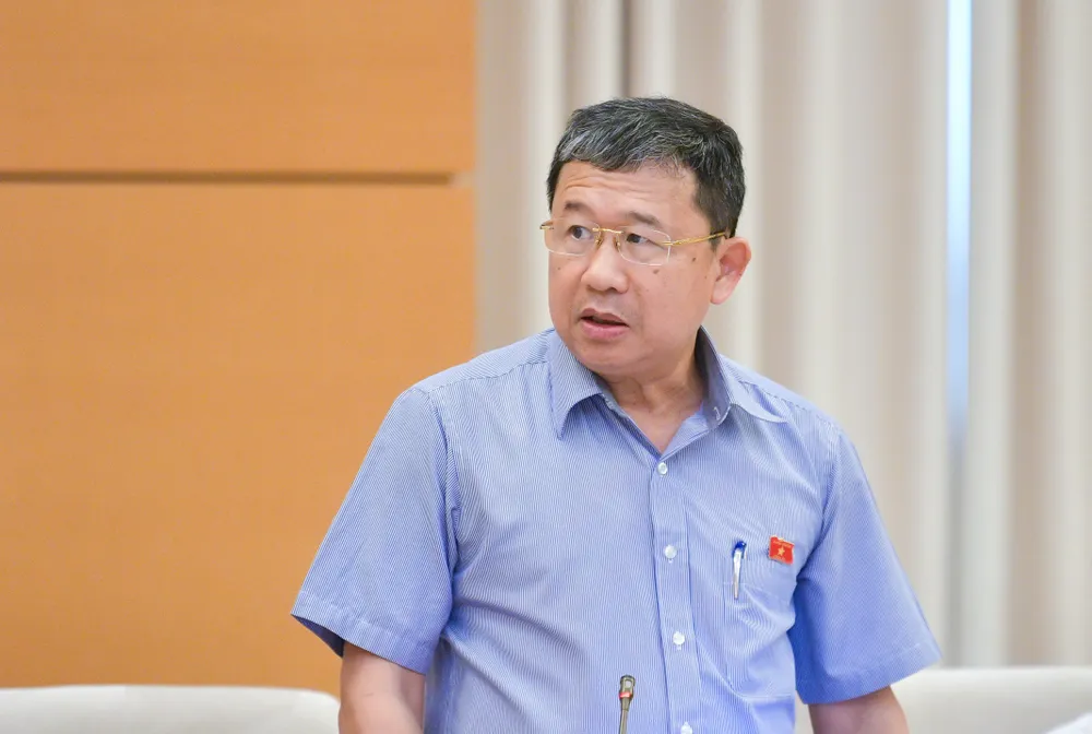 Chủ nhiệm Ủy ban Đối ngoại Vũ Hải Hà phát biểu tại phiên họp. Ảnh: PHẠM THẮNG vu-hai-ha-de-xuat-thue-canh-ve-cho-lanh-dao-chu-chot-khi-cong-du-nuoc-ngoai-tong-bi-thu-.jpg