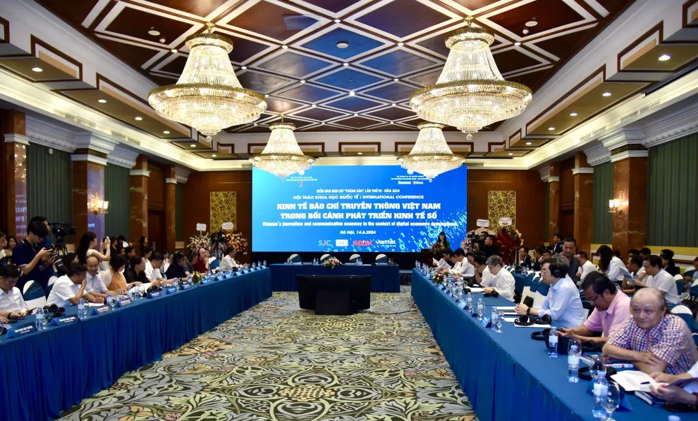 Các đại biểu tham gia Hội thảo “Kinh tế báo chí truyền thông Việt Nam trong bối cảnh phát triển kinh tế số”, tổ chức tại Hà Nội ngày 14-6. Ảnh: BÁO NHÂN DÂN nha-bao-le-quoc-minh-bao-chi-can-chap-nhan-rui-ro-manh-dan-thu-nghiem-mo-hinh-kinh-doanh-moi-kinh-te-bao-chi.jpg