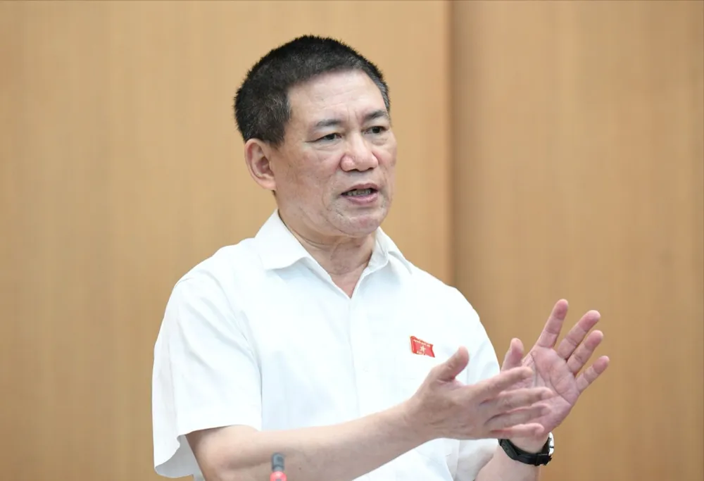 Bộ trưởng Bộ Tài chính Hồ Đức Phớc phát biểu tại phiên thảo luận tổ chiều 17-6. Ảnh: QH Bộ trưởng Hồ Đức Phớc: Doanh nghiệp làm sai không thể lại bắt công chức thuế phải chịu