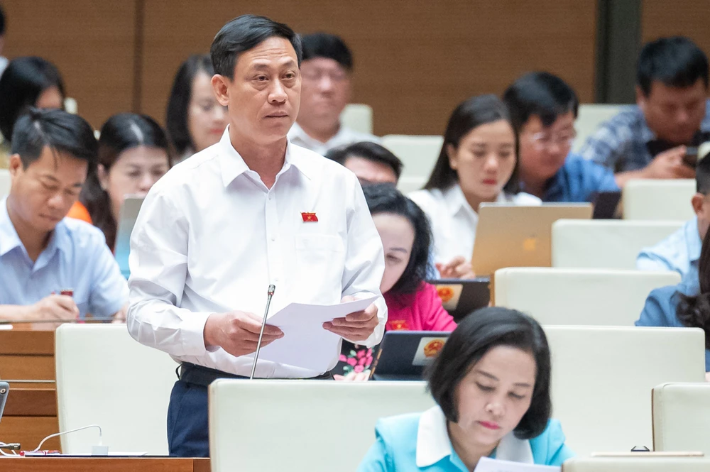 Đại biểu Mai Văn Hải (đoàn Thanh Hóa). Ảnh: PHẠM THẮNG Điều chỉnh chủ trương đầu tư không làm đội vốn chương trình mục tiêu quốc gia